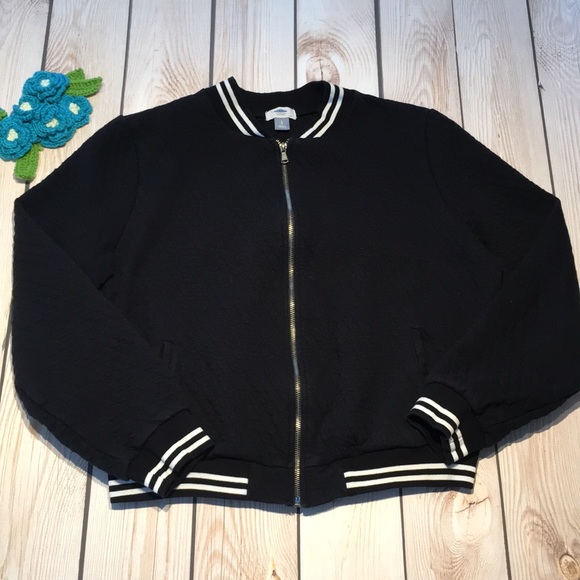 Old Navy Jackets & Blazers - Old Navy women’s quilted bomber jacket